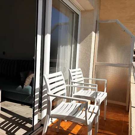 Luminoso Cerca De La Playa Con Piscina Compartida - Es-323-94