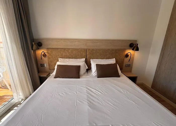 Luminoso Cerca De La Playa Con Piscina Compartida - Es-323-94